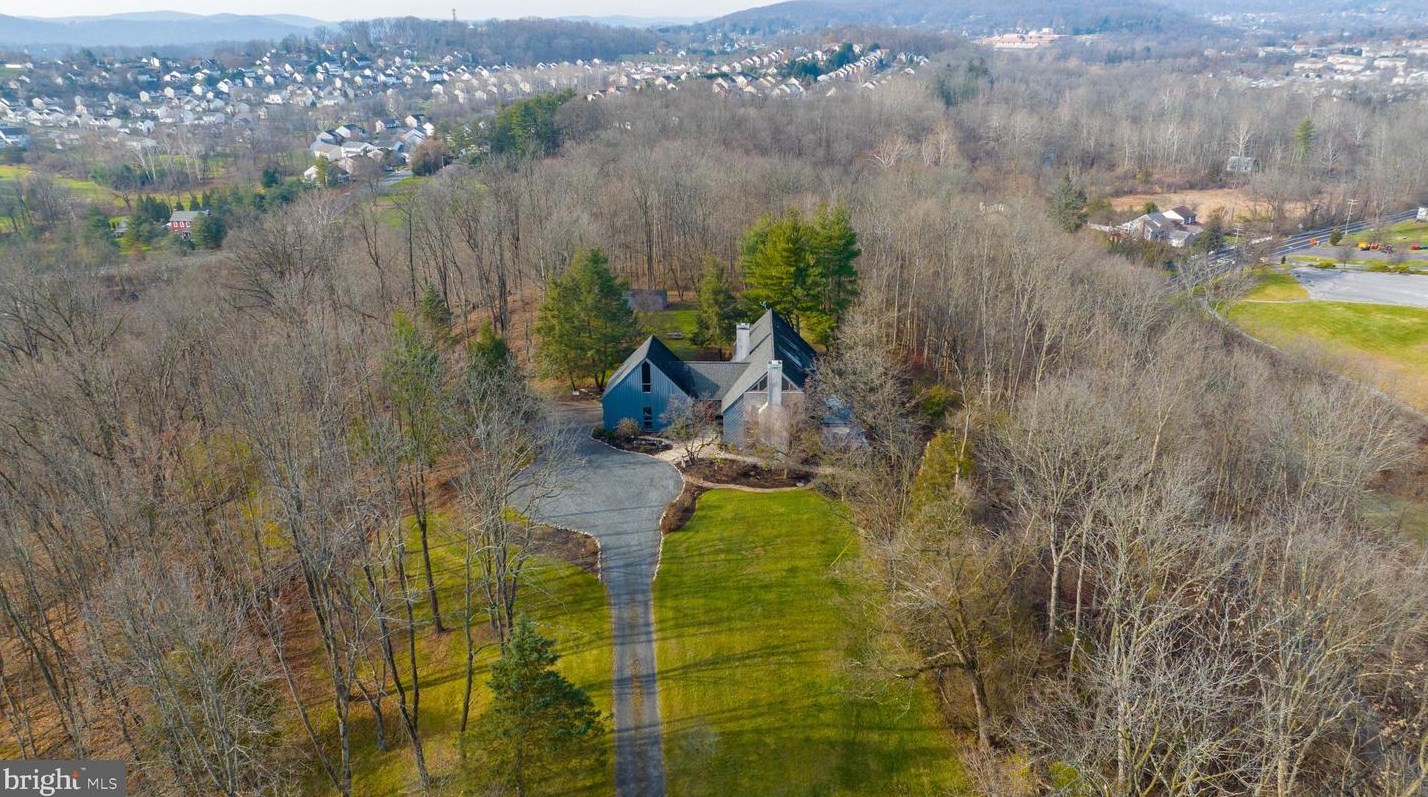 791 Shelbourne Rd, Reading, PA 19606-9561