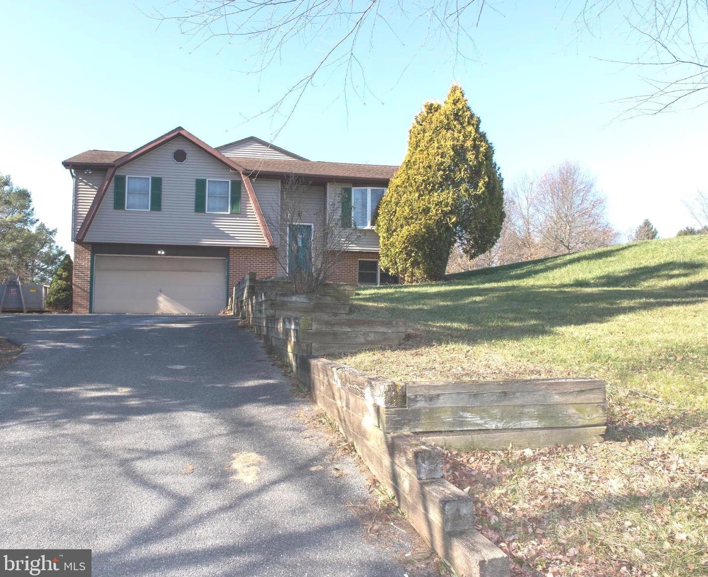2 Ginna B Dr, Robesonia, PA 19551-9667