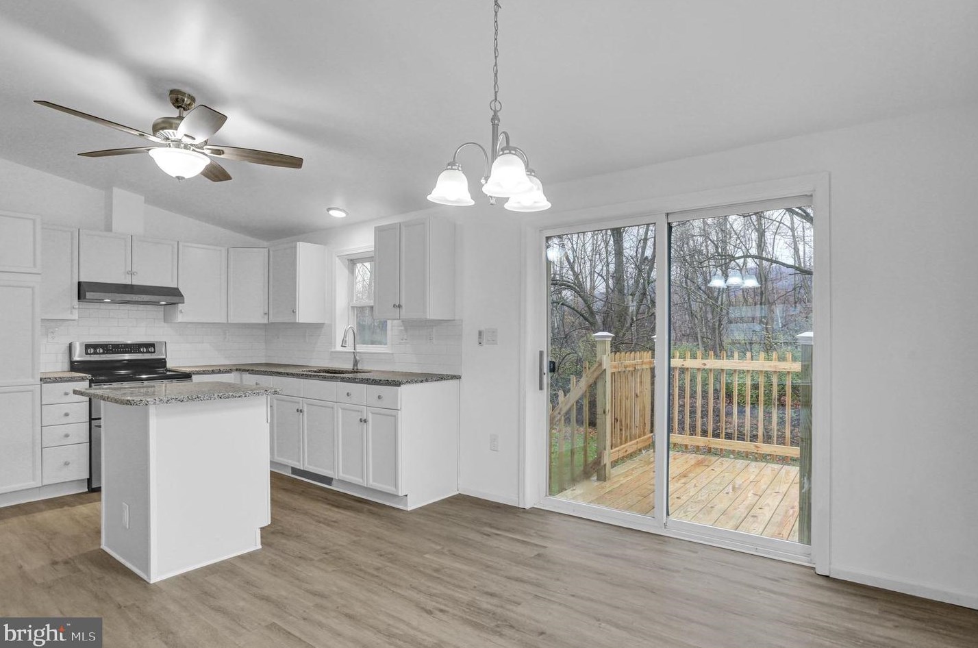 1049 Butter Ln, Reading PA  19606-1108 exterior