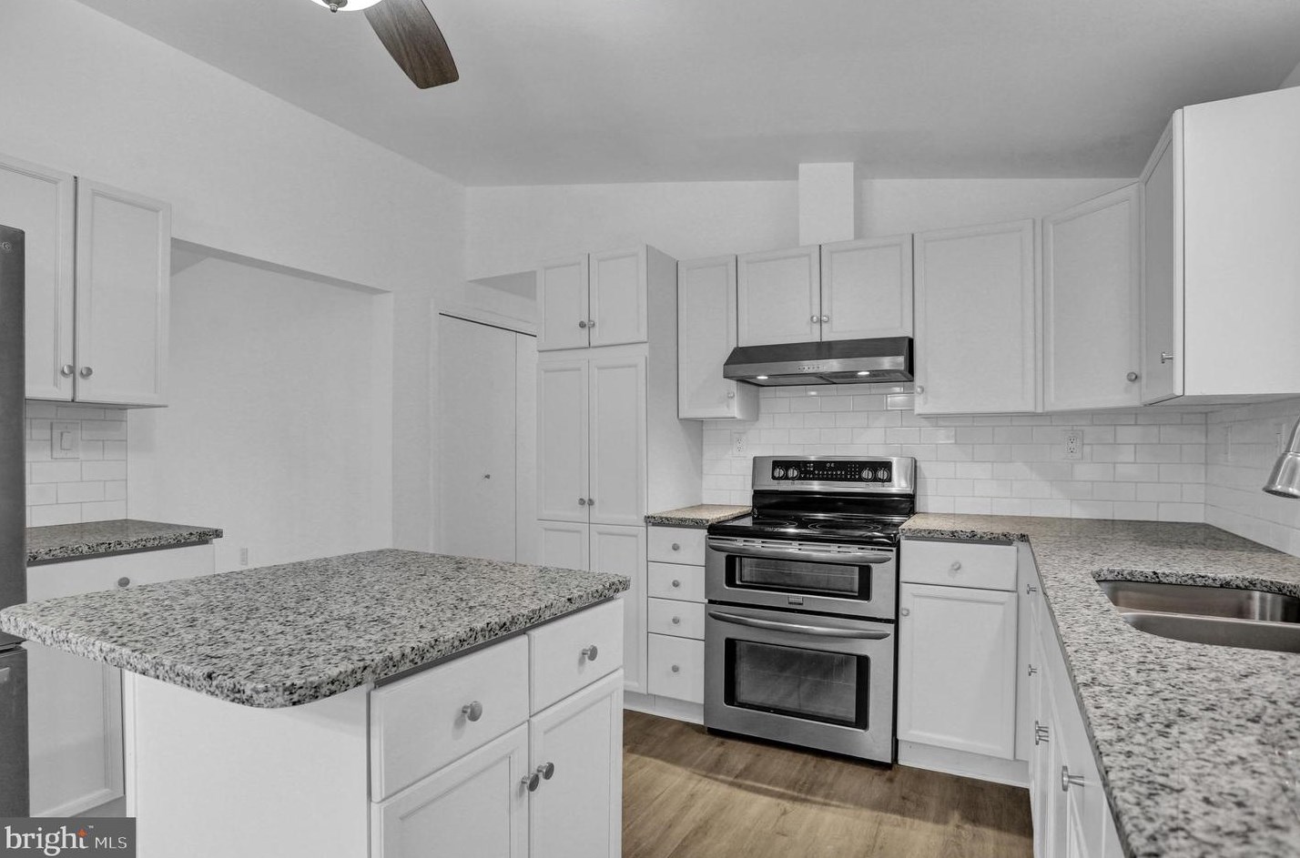 1049 Butter Ln, Reading PA  19606-1108 exterior
