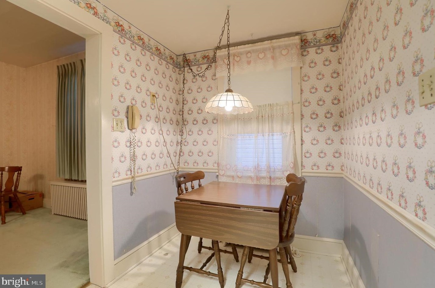 52 Chestnut St, Hummels Store PA 19540-1900 exterior