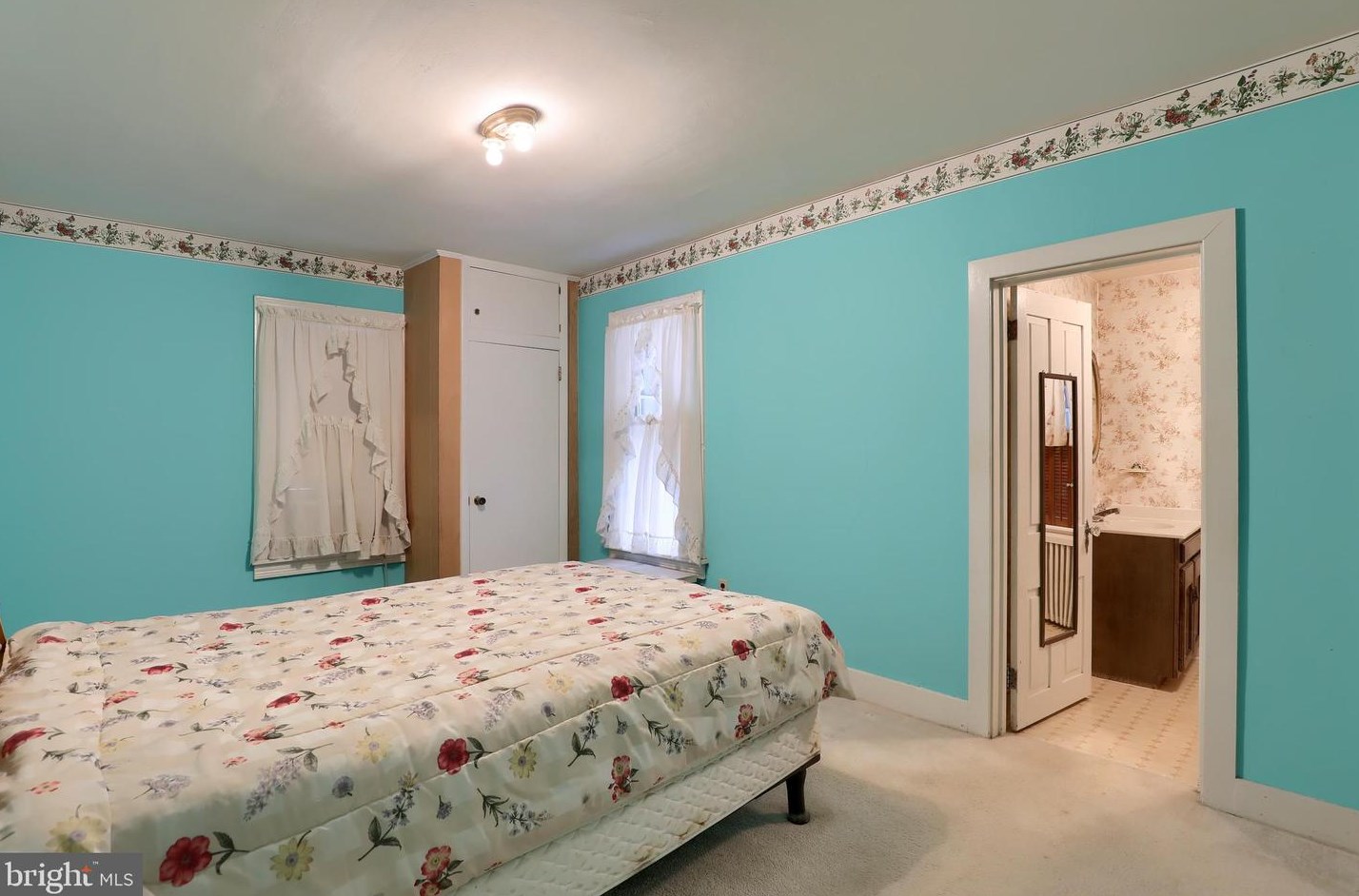 52 Chestnut St, Hummels Store PA 19540-1900 exterior