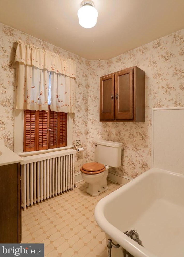 52 Chestnut St, Hummels Store PA 19540-1900 exterior