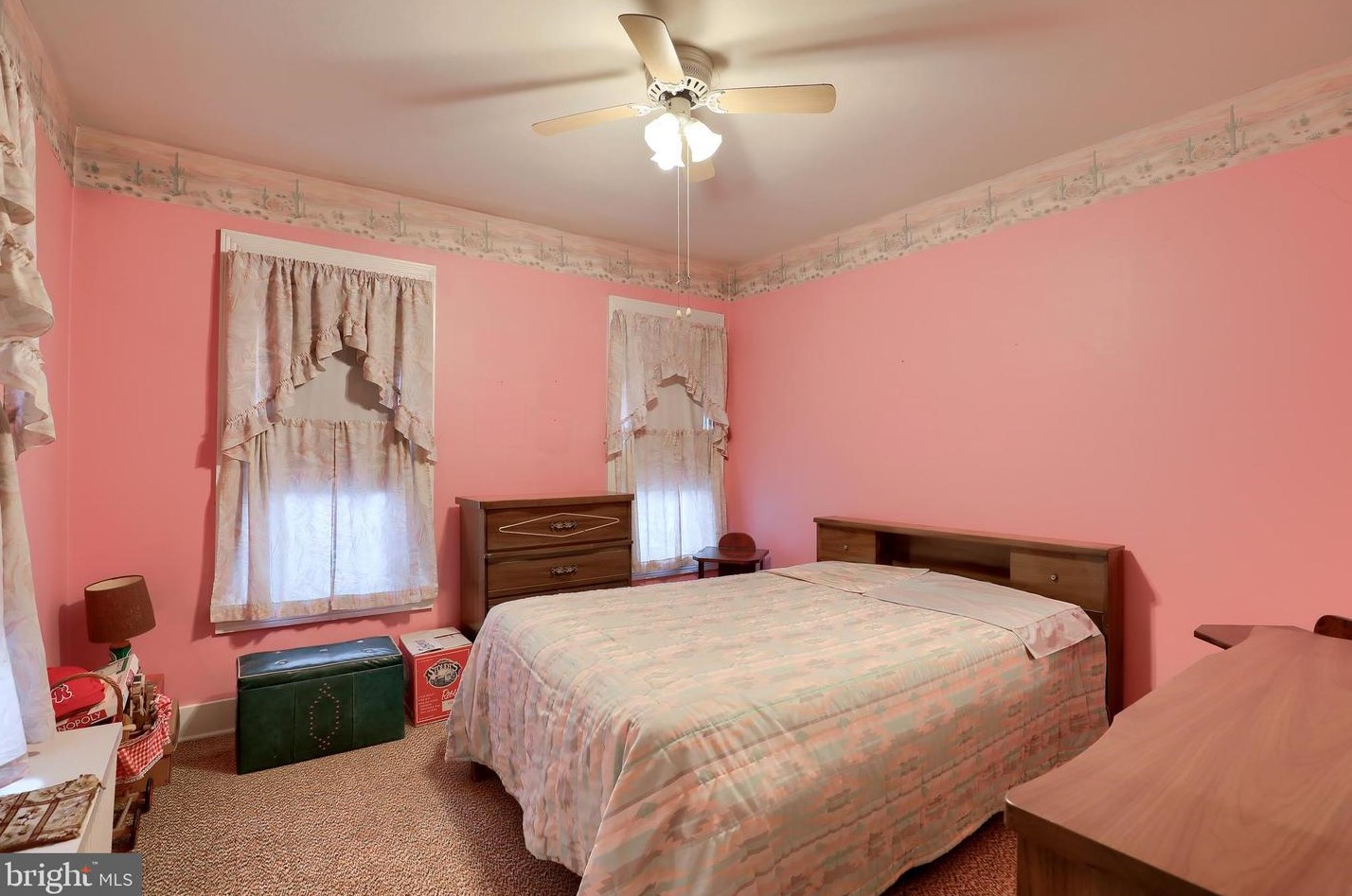 52 Chestnut St, Hummels Store PA 19540-1900 exterior