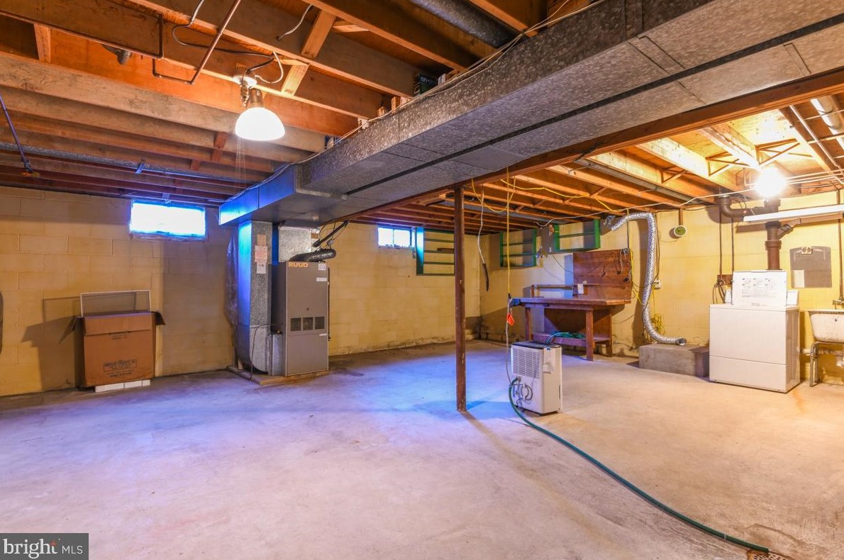 302 Hl Ave, Reading PA 19606-1529 exterior