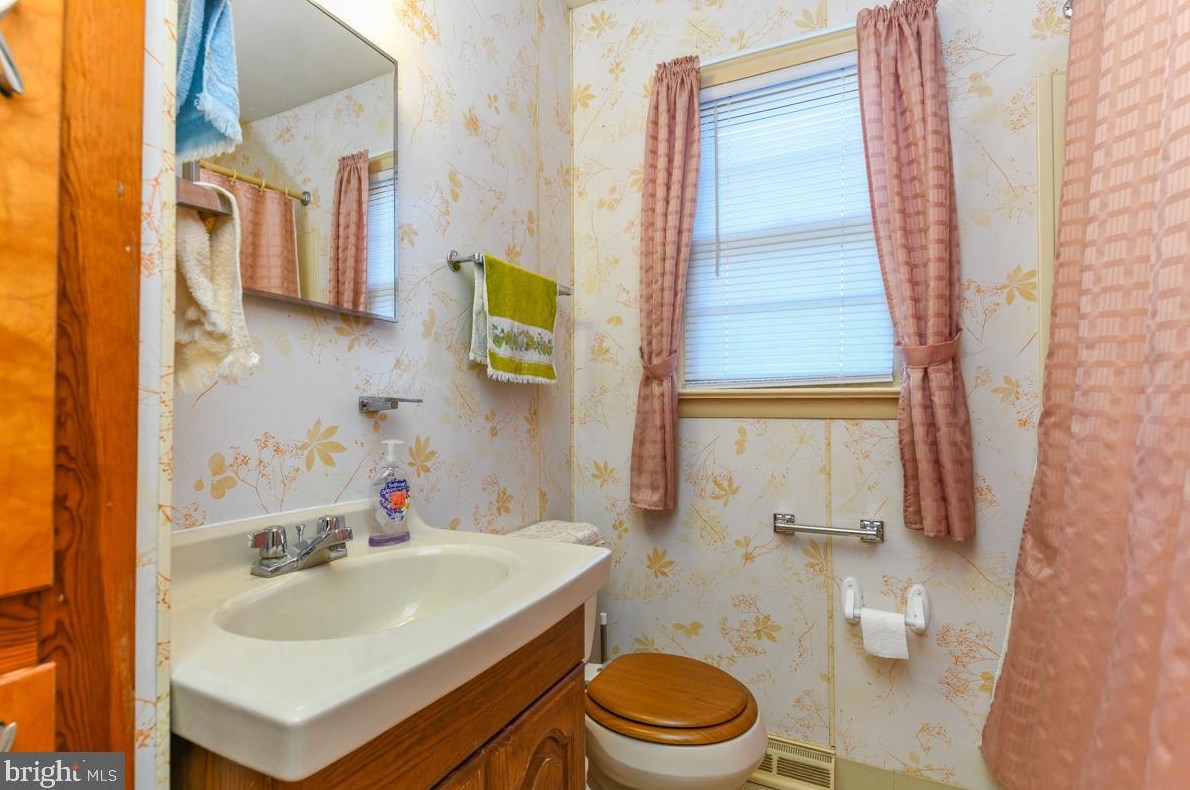 302 Hl Ave, Reading PA 19606-1529 exterior