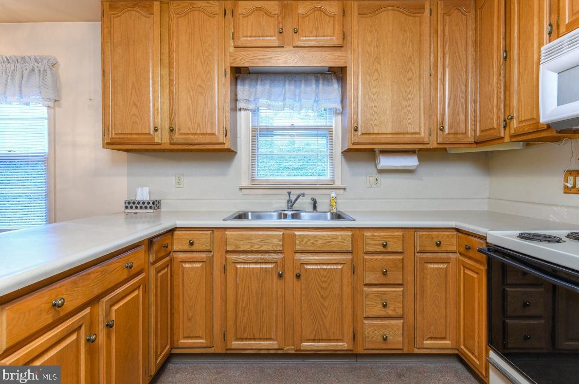 302 Hl Ave, Reading PA 19606-1529 exterior