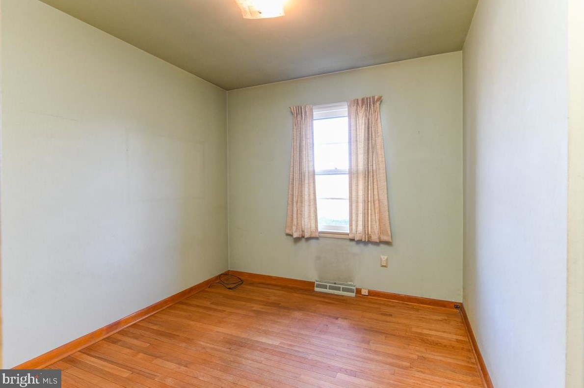 302 Hl Ave, Reading PA 19606-1529 exterior