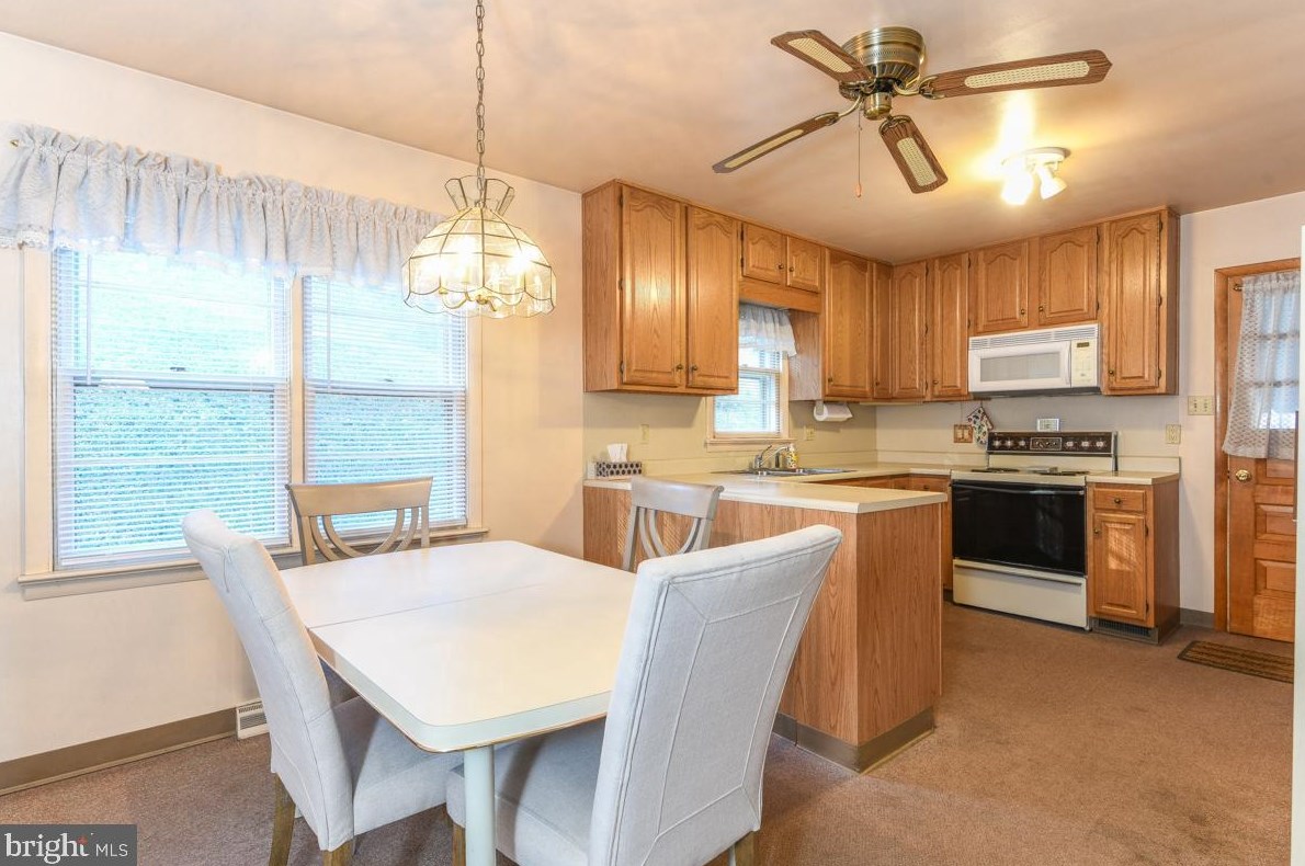 302 Hl Ave, Reading PA 19606-1529 exterior