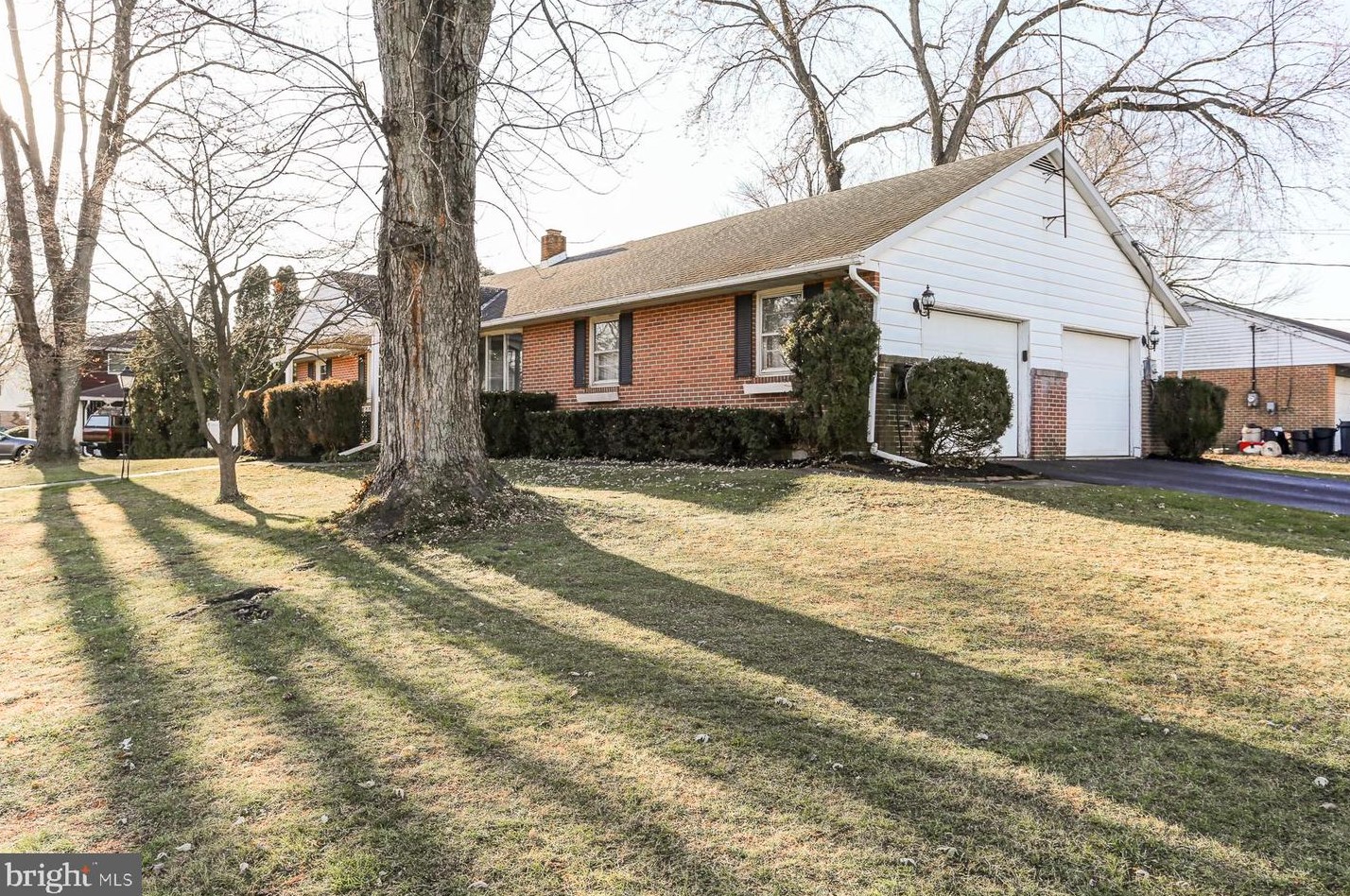 416 Lynn St, Robesonia, PA 19551-1320