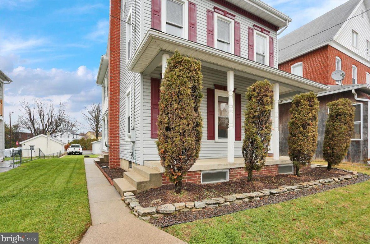 107 E Noble Ave, Shoemakersville, PA 19555