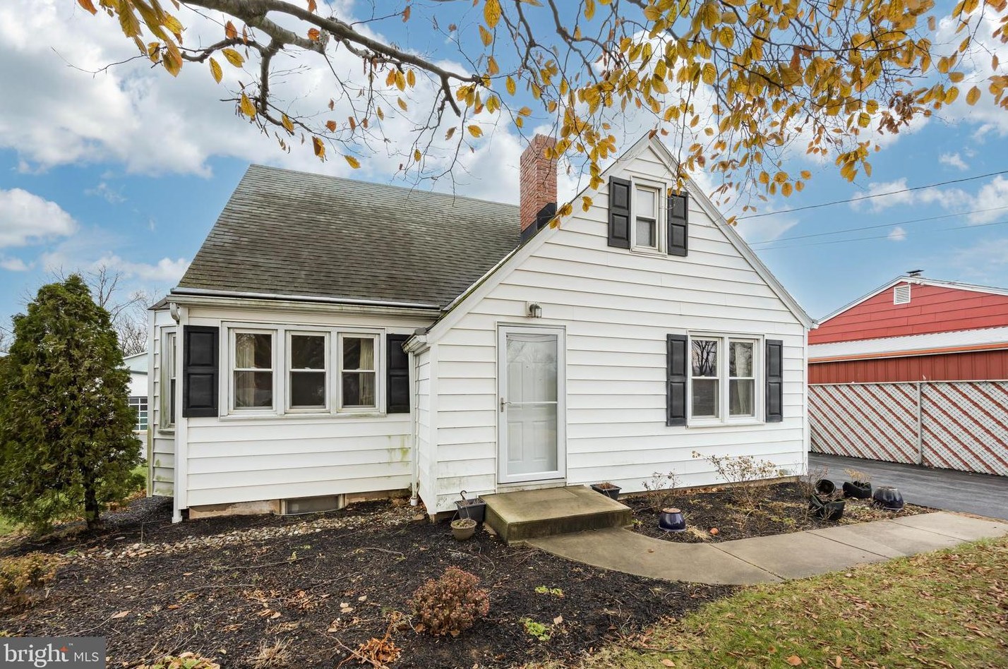 2271 Main St, Douglassville, PA 19518-9131