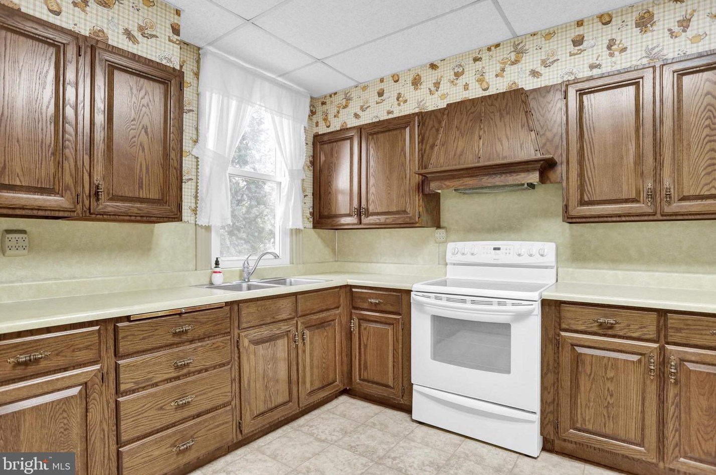 140 S 2nd St, Womelsdorf, PA 19567
