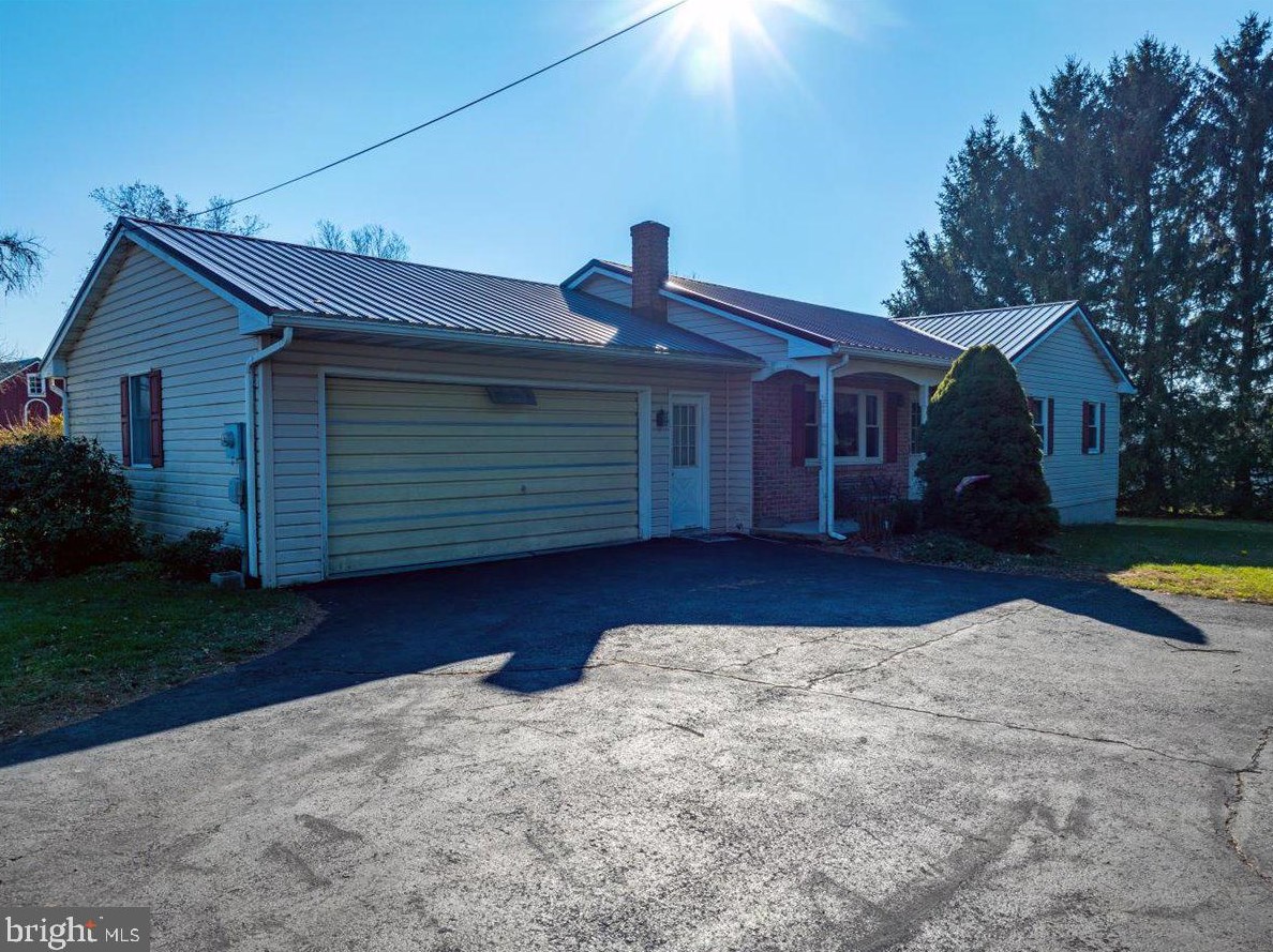 525 Maryann Dr, Alburtis, PA 18011-2426