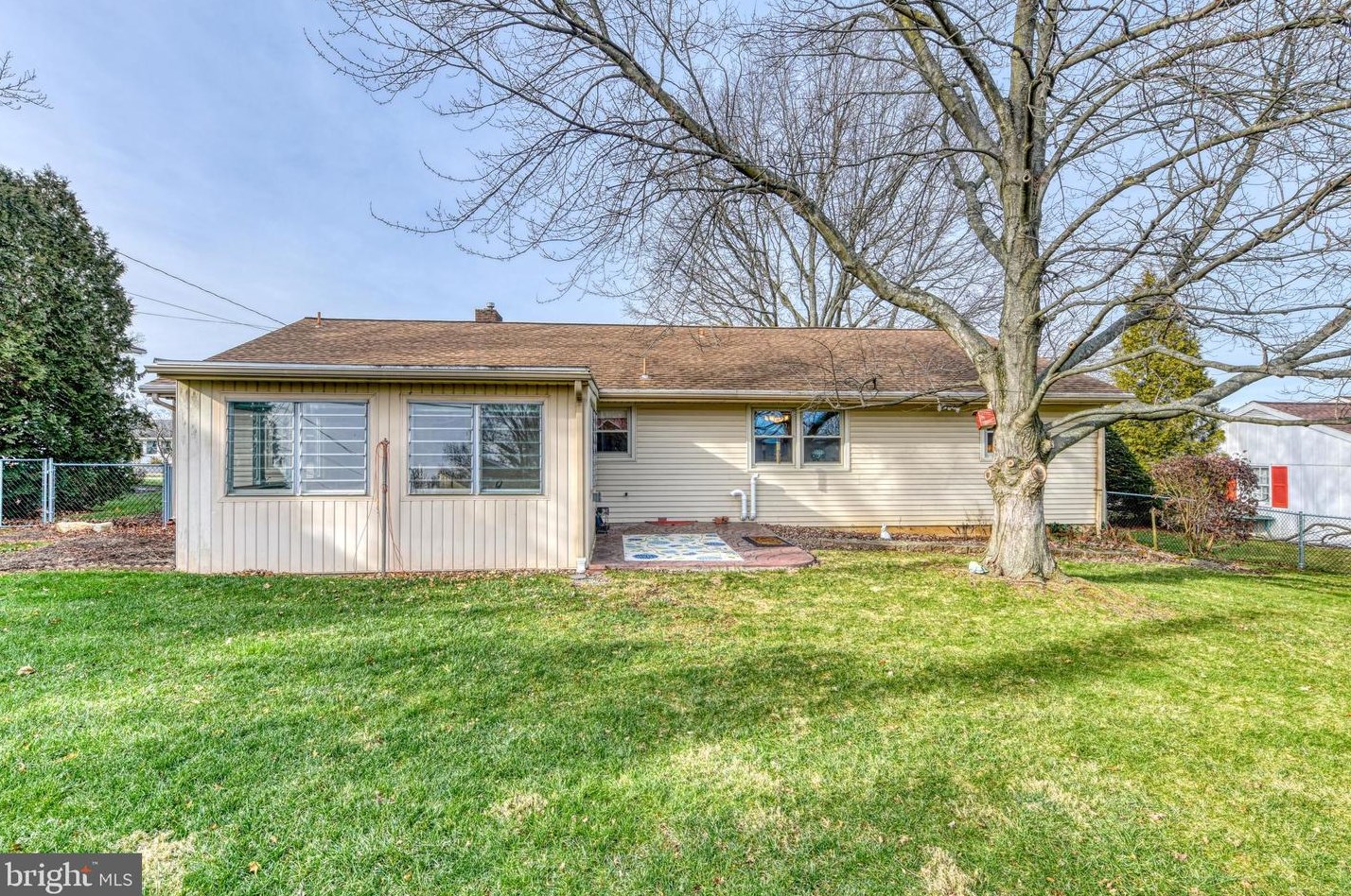 3016 Merritt Pkwy, Reading PA  19608-1014 exterior