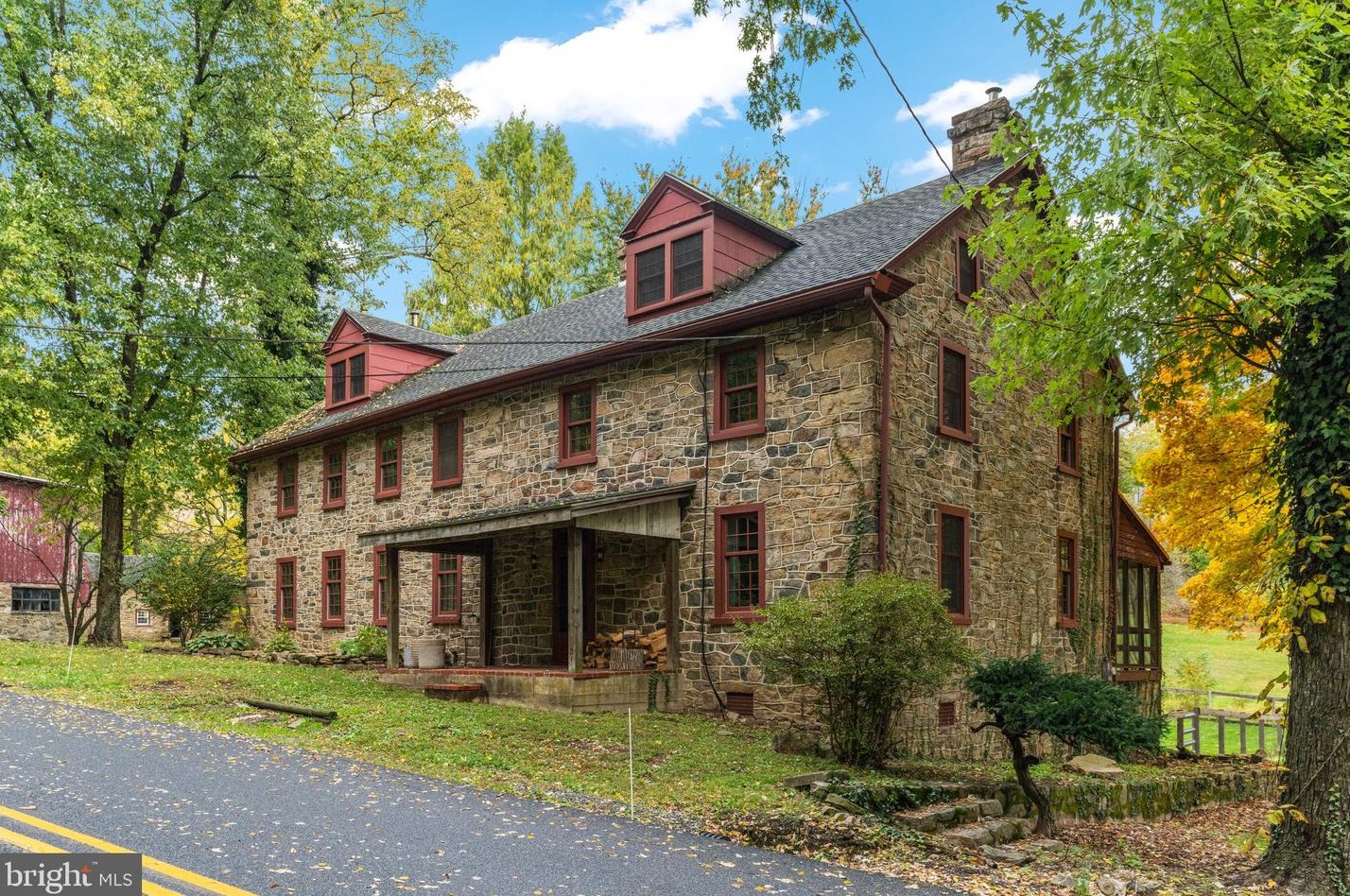 160 S Grims Mill Rd, Spangsville, PA 19512