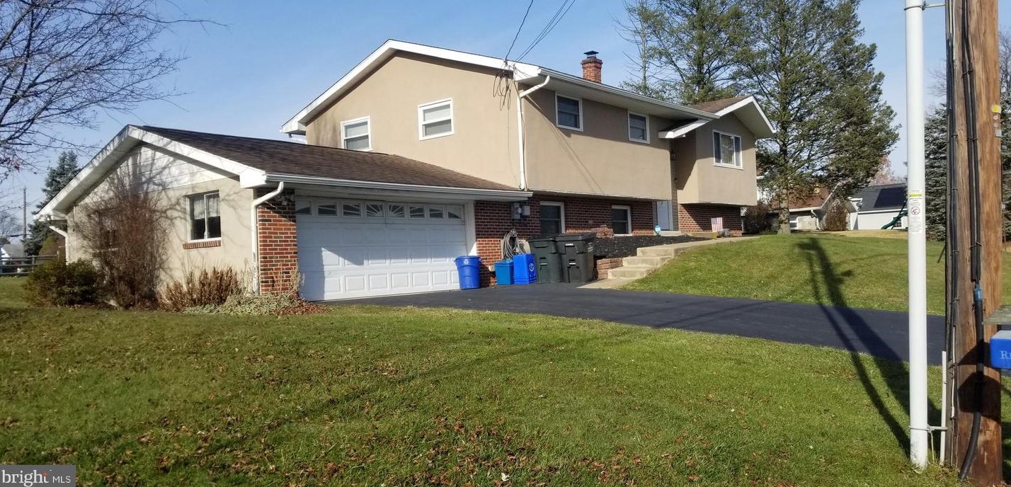 800 Rittenhouse Dr, Reading PA  19606-3738 exterior