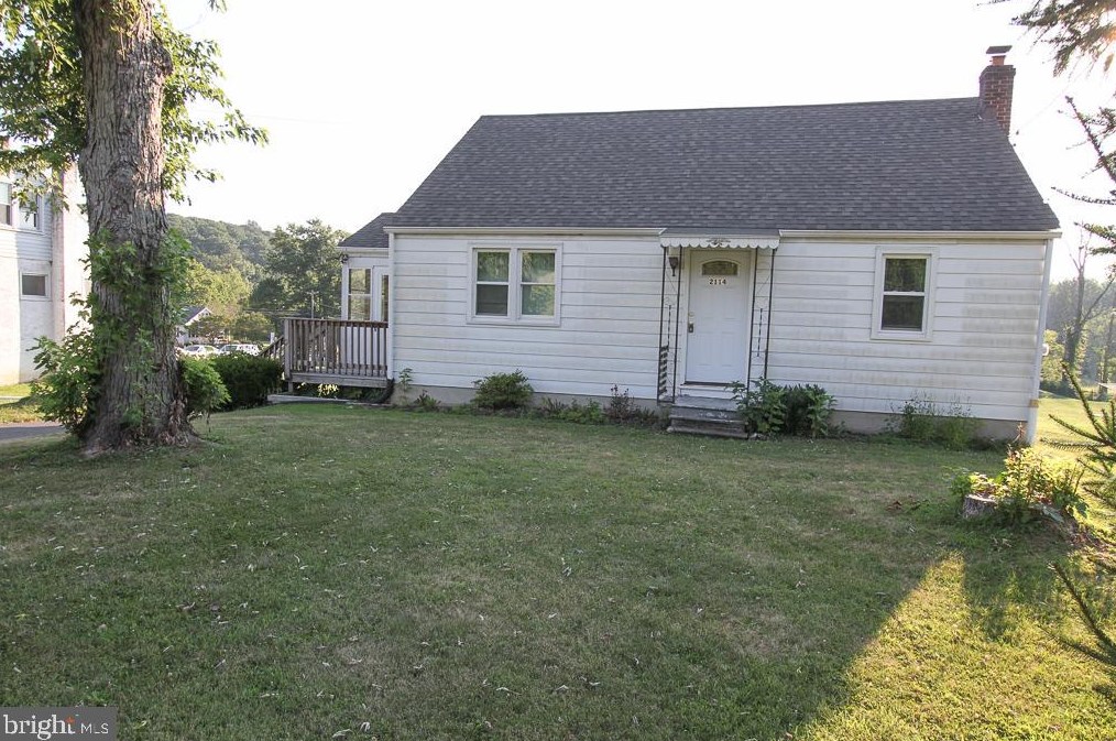 2114 Farmington Ave, Spangsville, PA 19512-8467