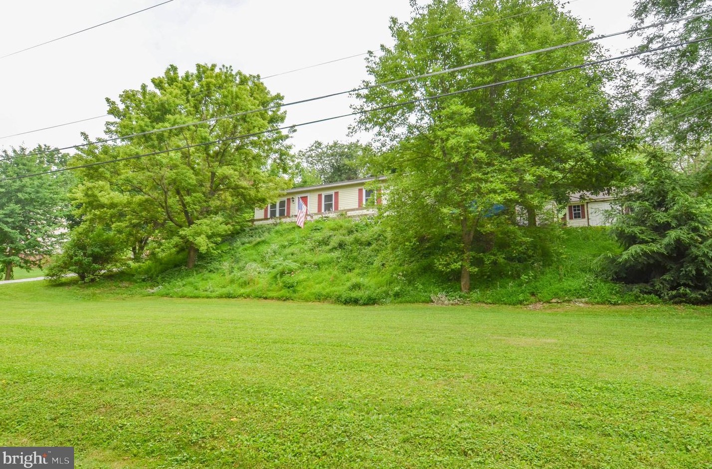 166 Valley Rd, Greenwich, PA 19530-8871