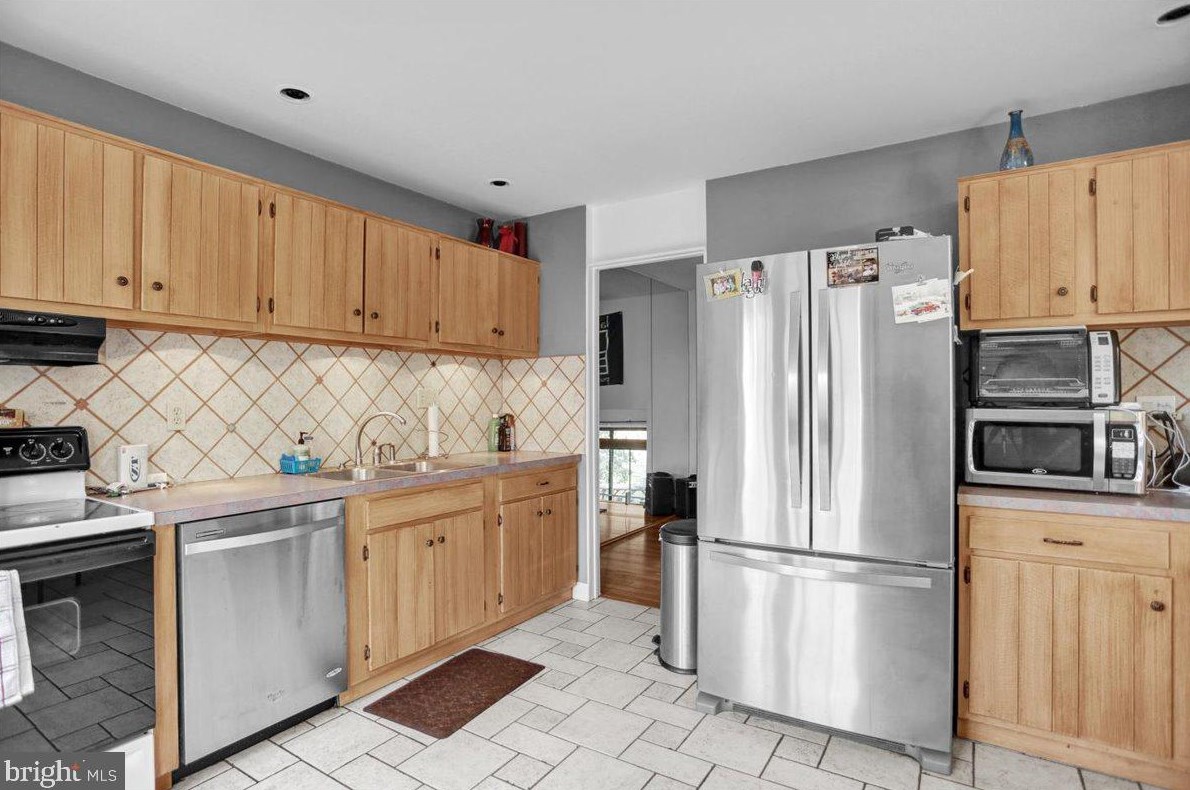 21 Pinehurst Ct, Reading, PA 19607-3408