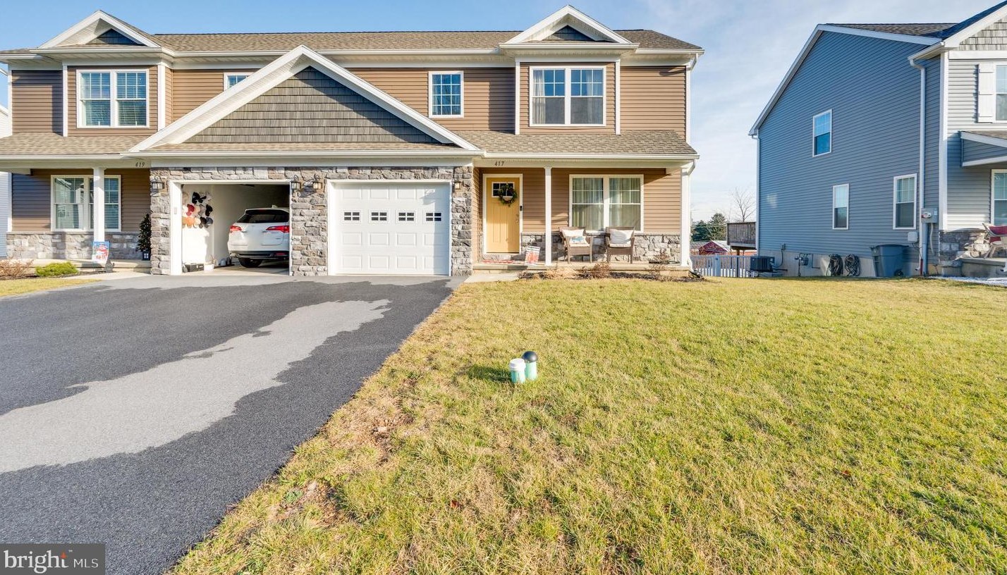 417 Smokering Dr, Robesonia, PA 19551-1618
