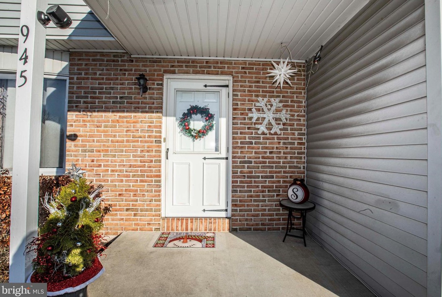 945 Timber Ln, Reading, PA 19608-9449