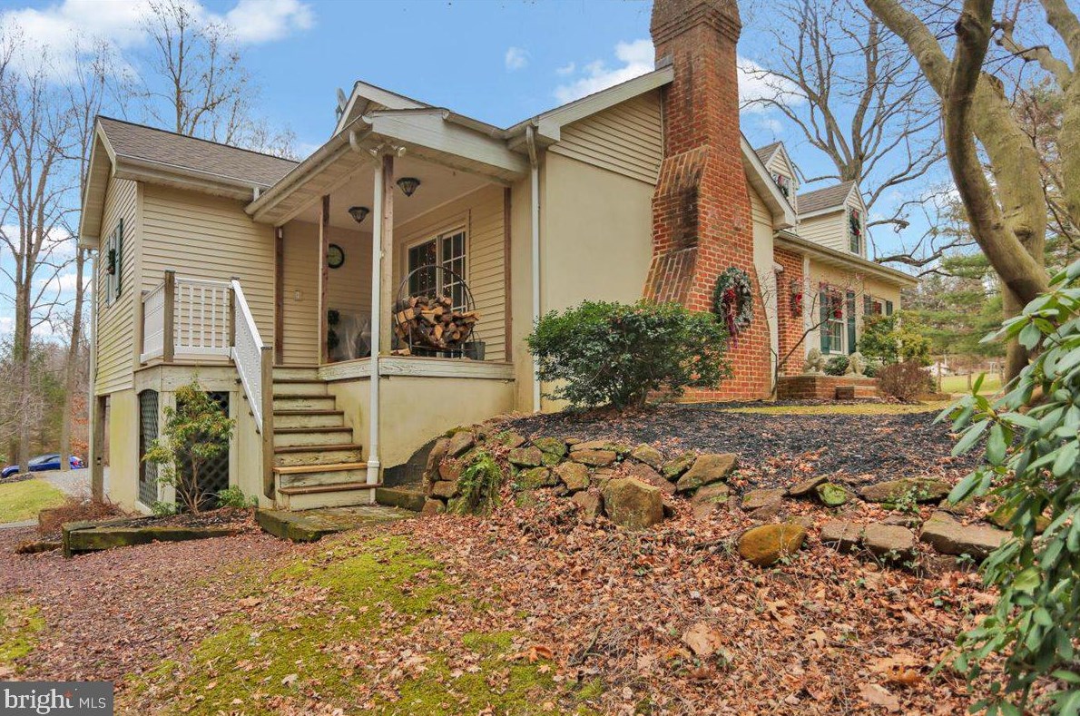 521 Homestead Ln, Hummels Store, PA 19540-7902