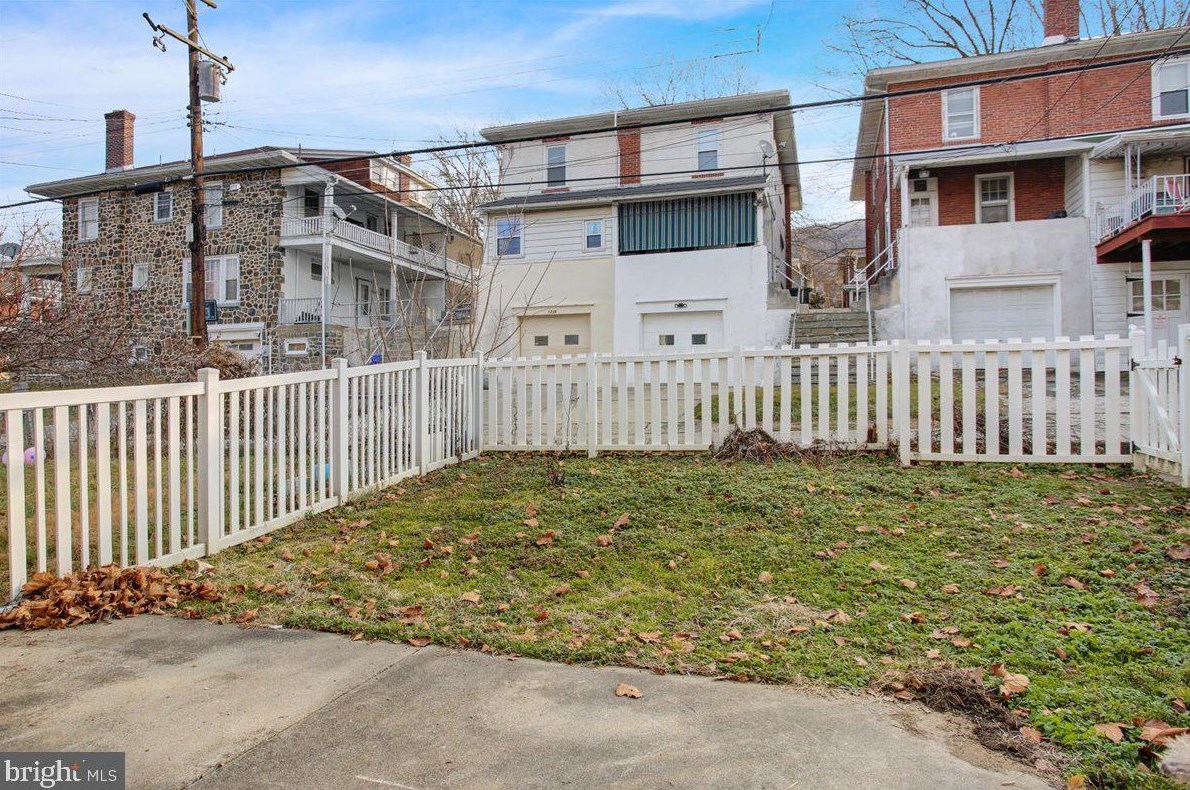 1225 13th St, Reading PA  19604-2018 exterior