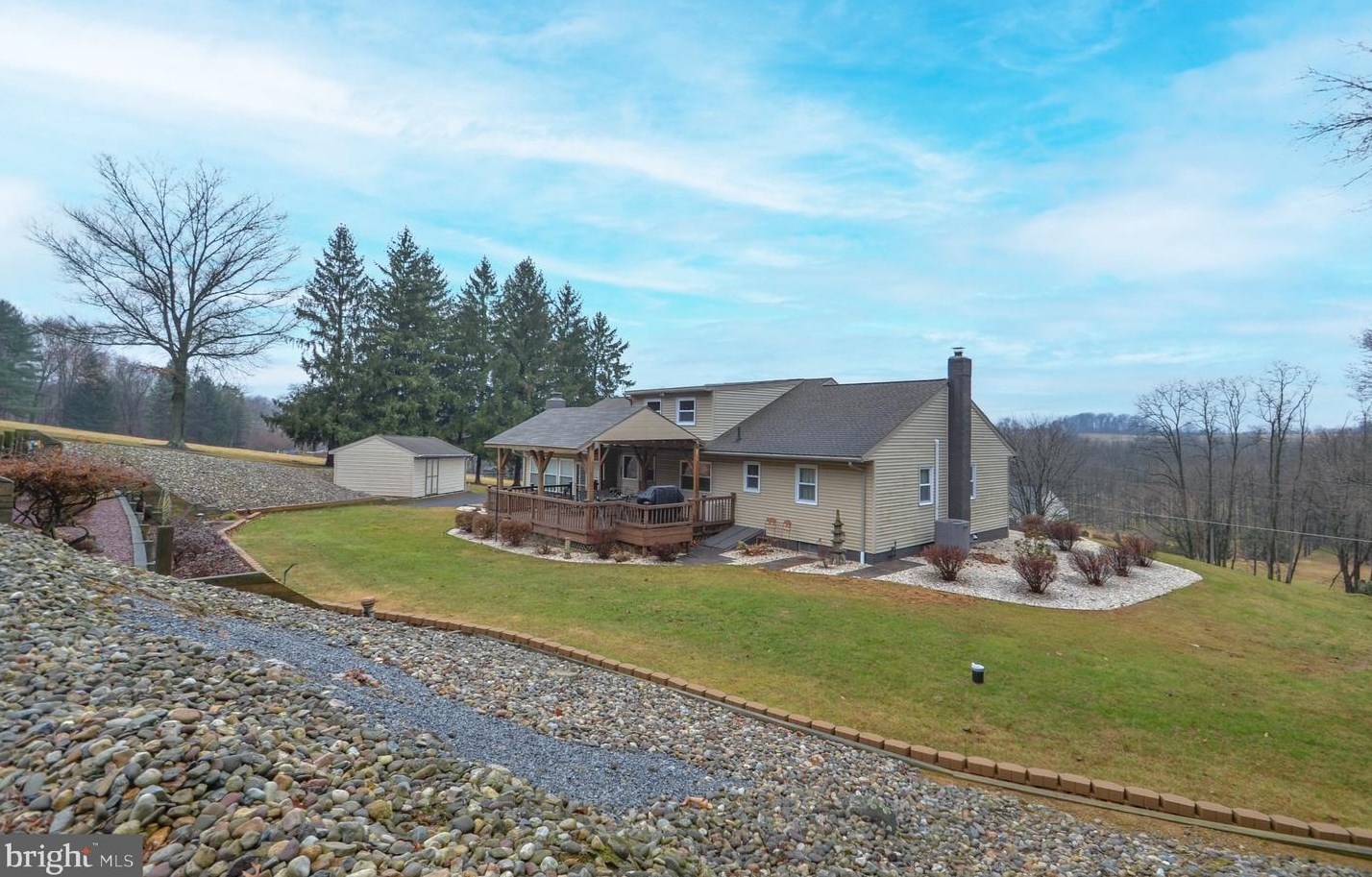 355 Longsdale Dr, Mertztown, PA 19539-8937