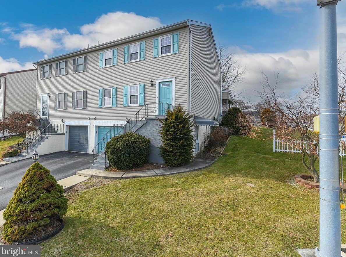 102 Morgan Dr, Reading, PA 19608-1756