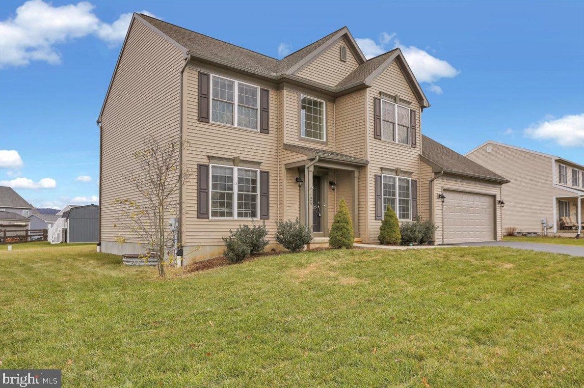 125 Nantucket Dr, Reading, PA 19605-7012
