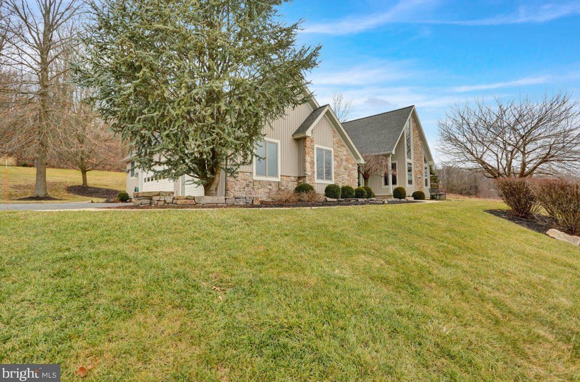 106 Greshville Rd, Spangsville, PA 19512-8486