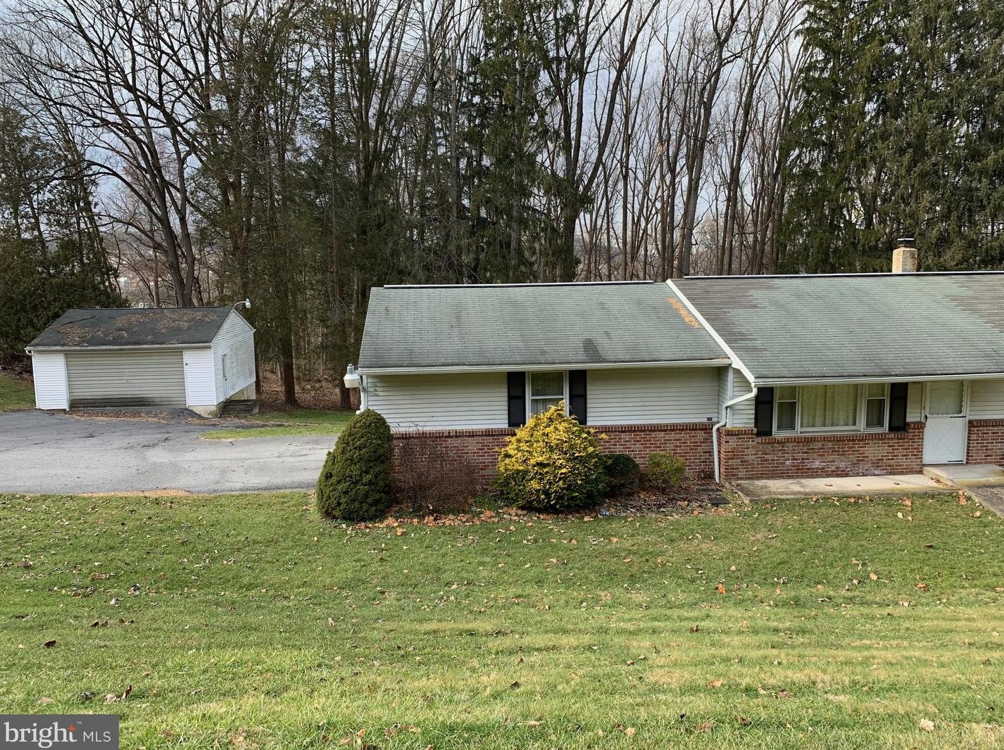 915 Scenic Dr, Hummels Store, PA 19540-2005