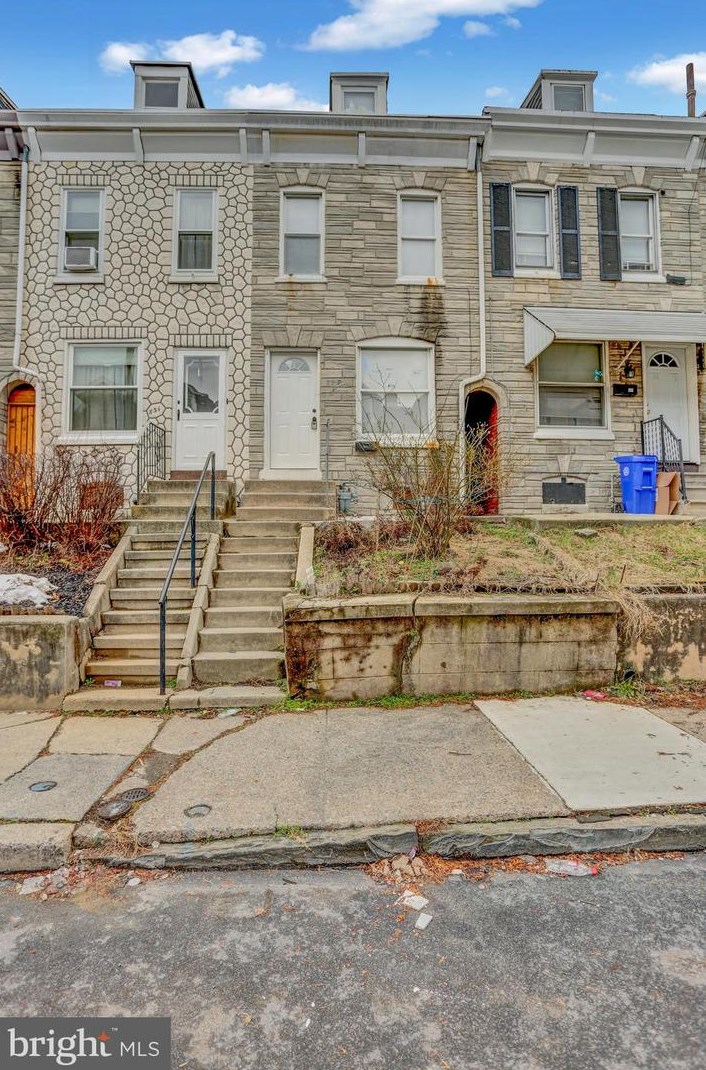 829 Locust St, Reading, PA 19604-2410