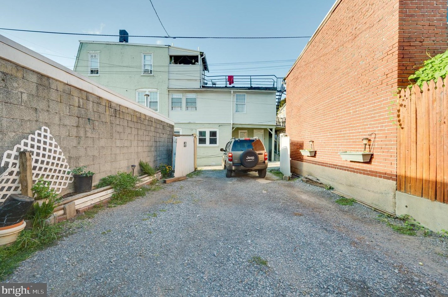 1205 Chestnut St, Reading, PA 19602-2055