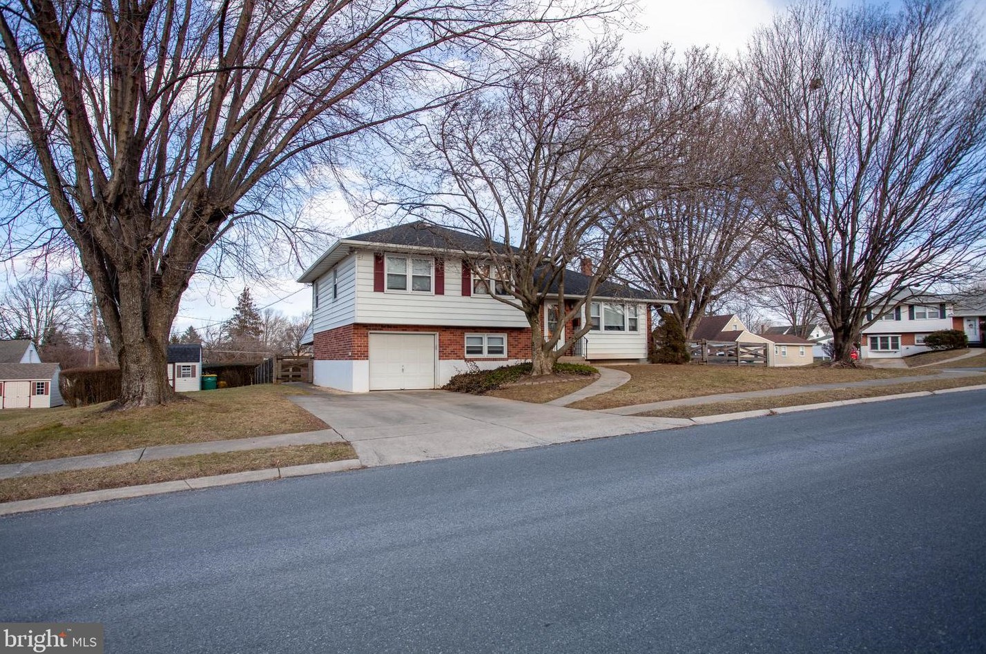 2815 Hillvale Ave, Reading, PA 19609-2128