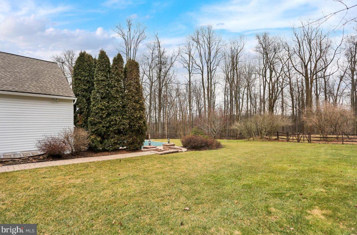 61 Shea Dr, Hummels Store PA  19540-9272 exterior