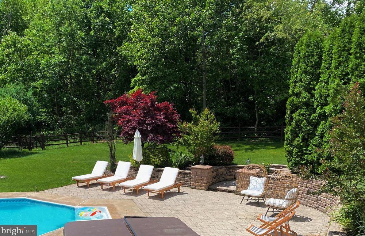 61 Shea Dr, Hummels Store PA  19540-9272 exterior