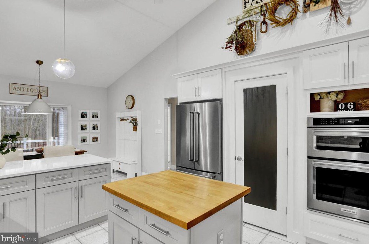 61 Shea Dr, Hummels Store PA  19540-9272 exterior