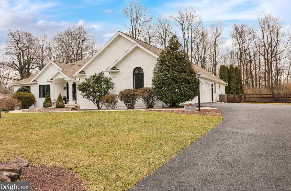 61 Shea Dr, Hummels Store PA  19540-9272 exterior