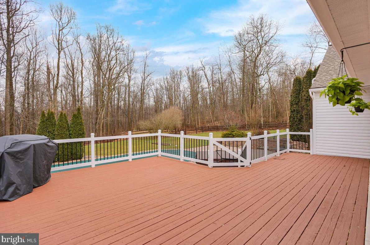 61 Shea Dr, Hummels Store PA  19540-9272 exterior