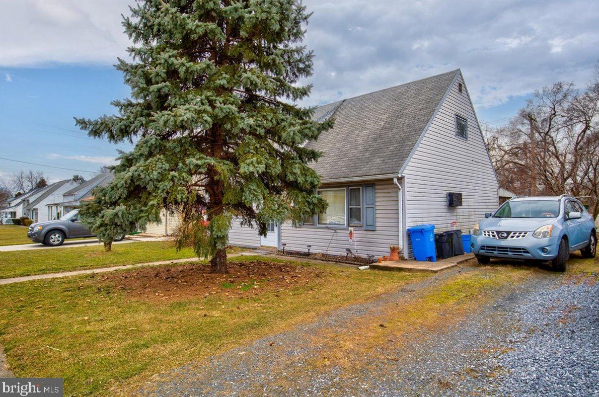 910 El Hatco Dr, Spring Valley, PA 19560