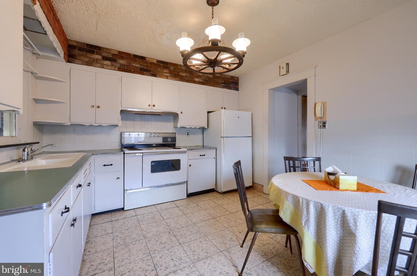 1434 Brooke Blvd, Reading PA  19607-2050 exterior