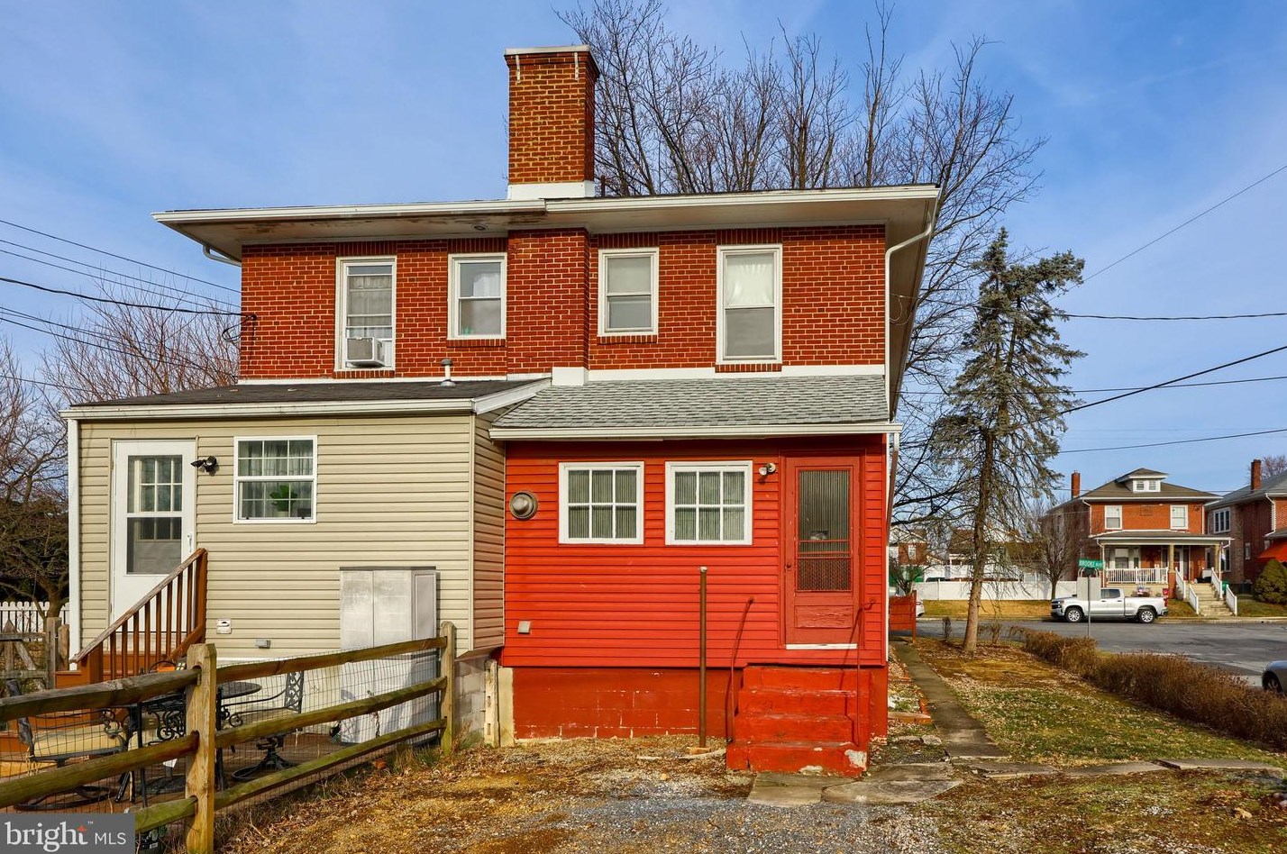 1434 Brooke Blvd, Reading PA  19607-2050 exterior