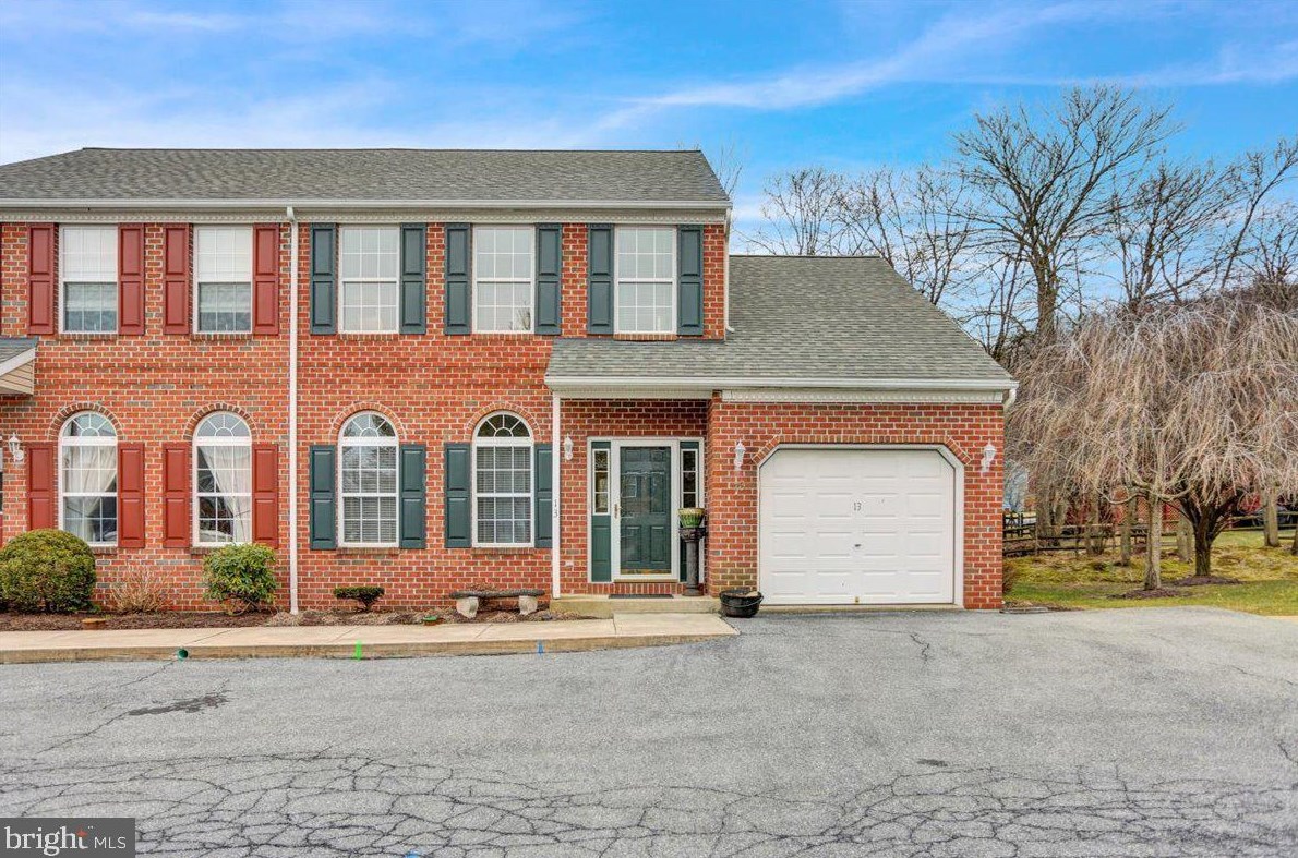 13 Fallowfield Cir, Reading, PA 19607-2431