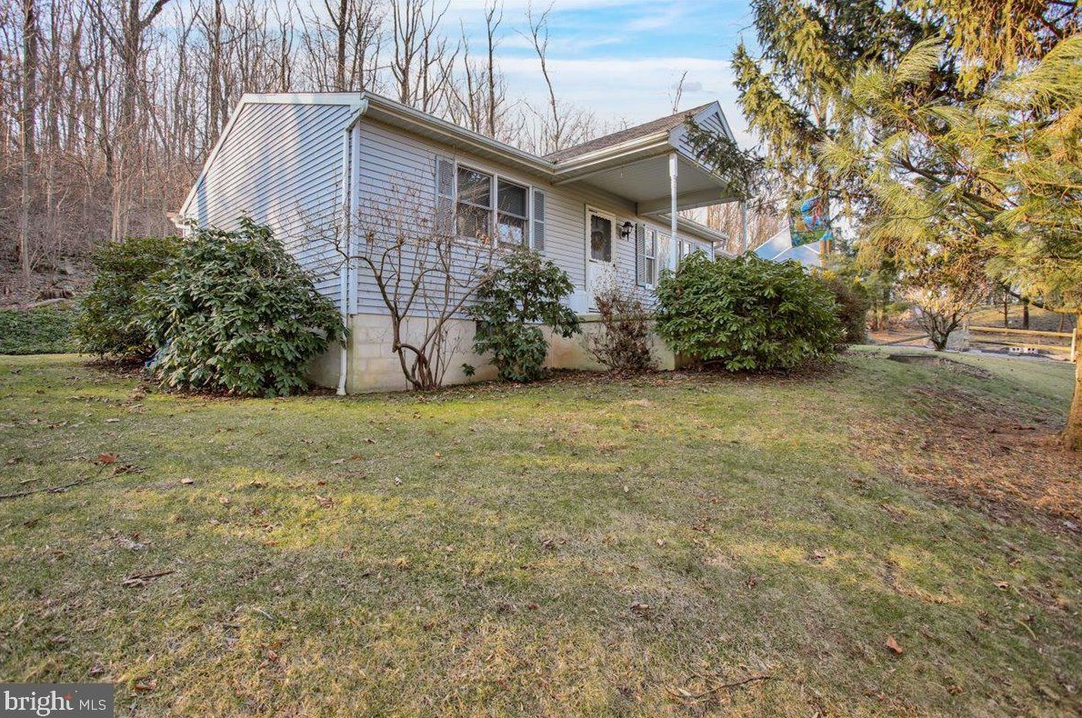 118 Heckman Rd, Spring Valley, PA 19560