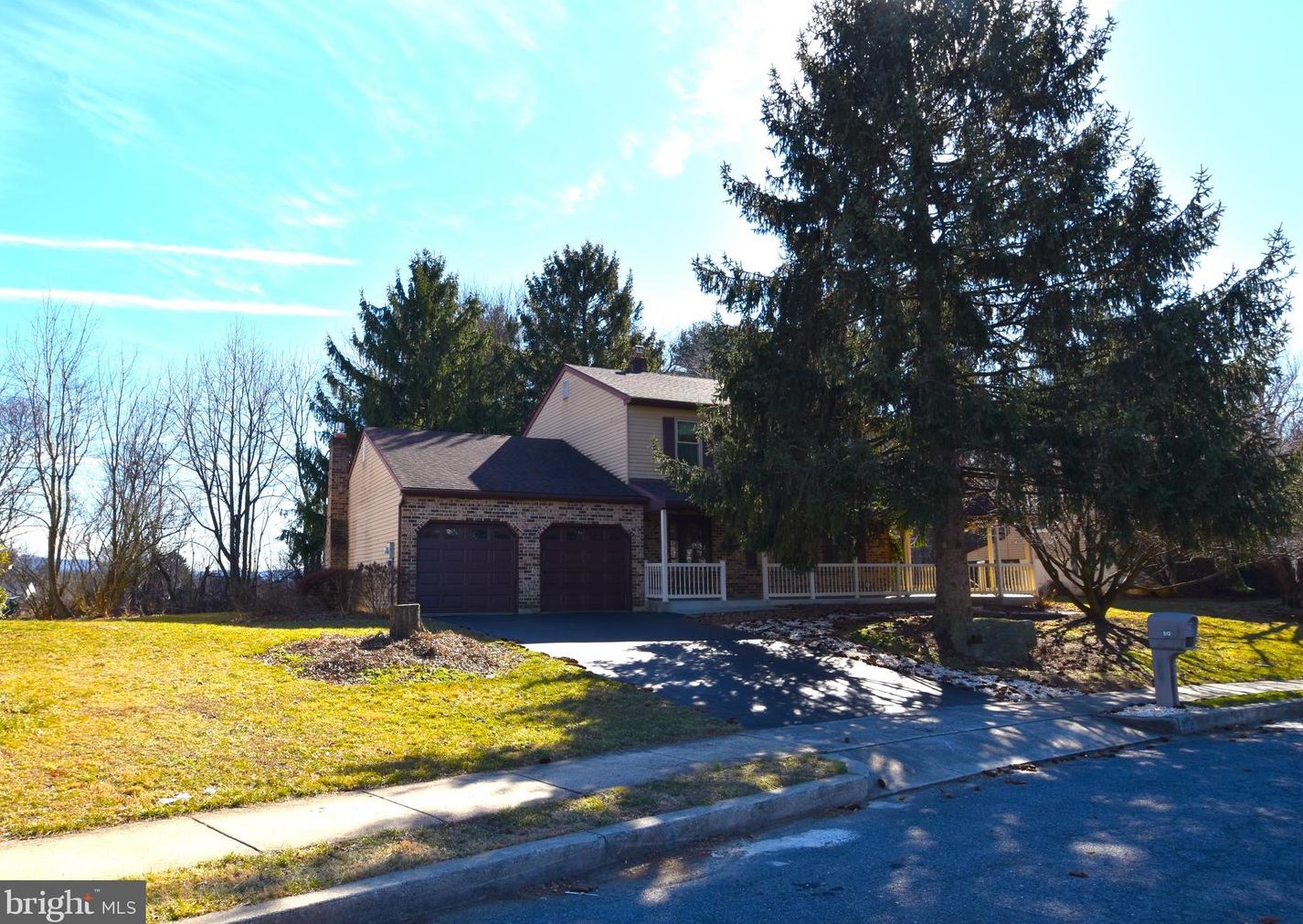 912 Suellen Dr, Reading, PA 19605-1080
