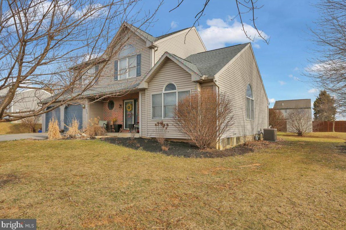 520 Golden Dr, Blandon, PA 19510