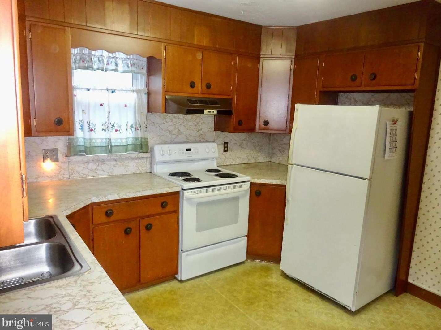 1331 Brooke Blvd, Reading PA  19607-2003 exterior