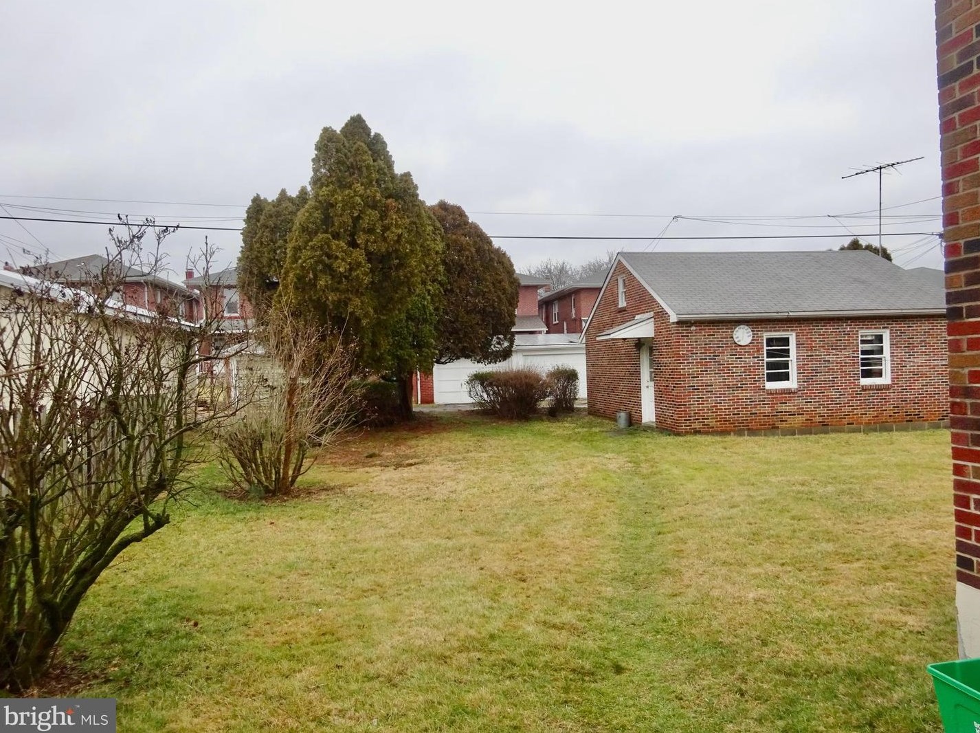 1331 Brooke Blvd, Reading PA  19607-2003 exterior